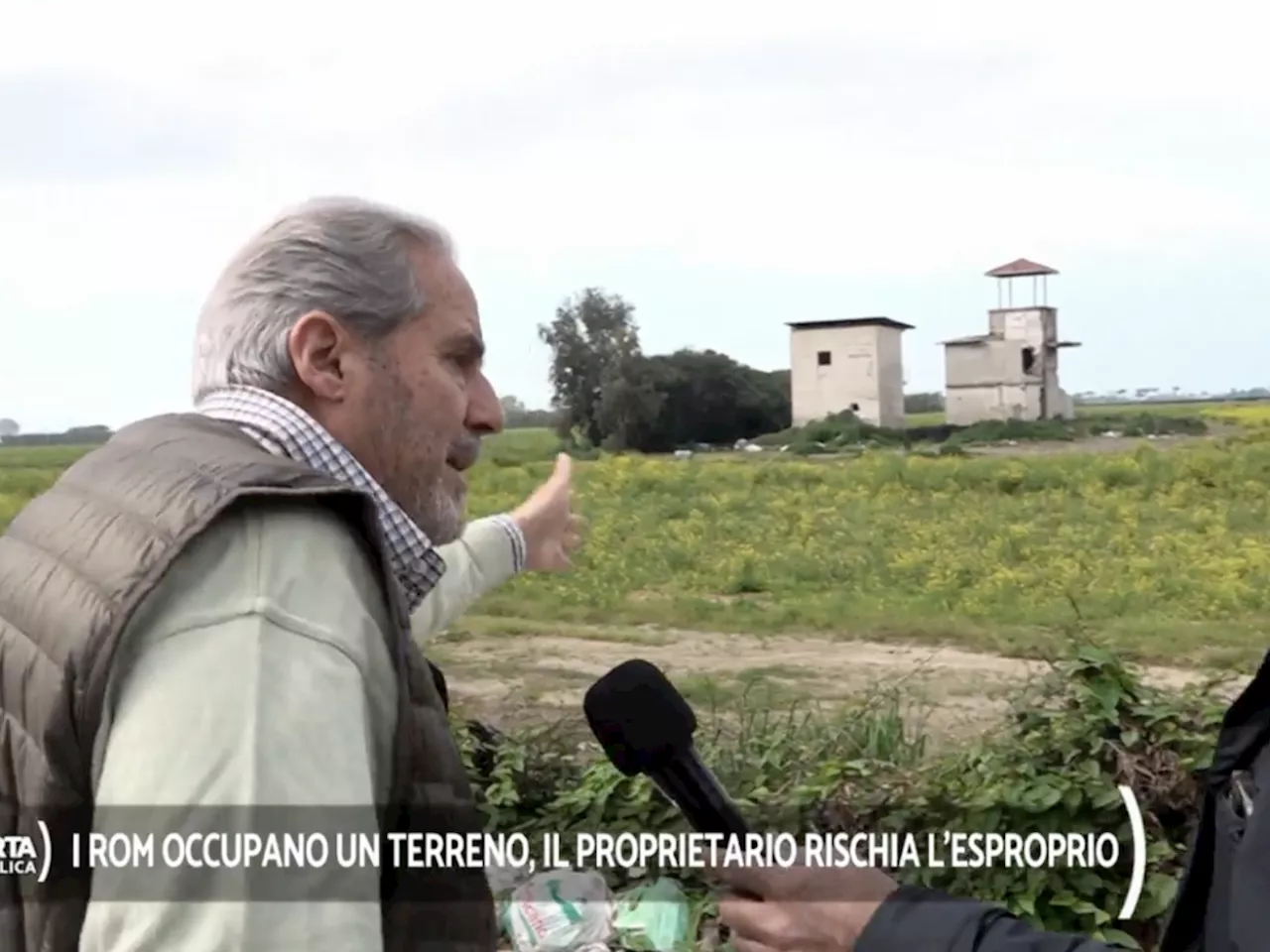 I rom gli occupano il terreno. E ora l'imprenditore rischia l'esproprio