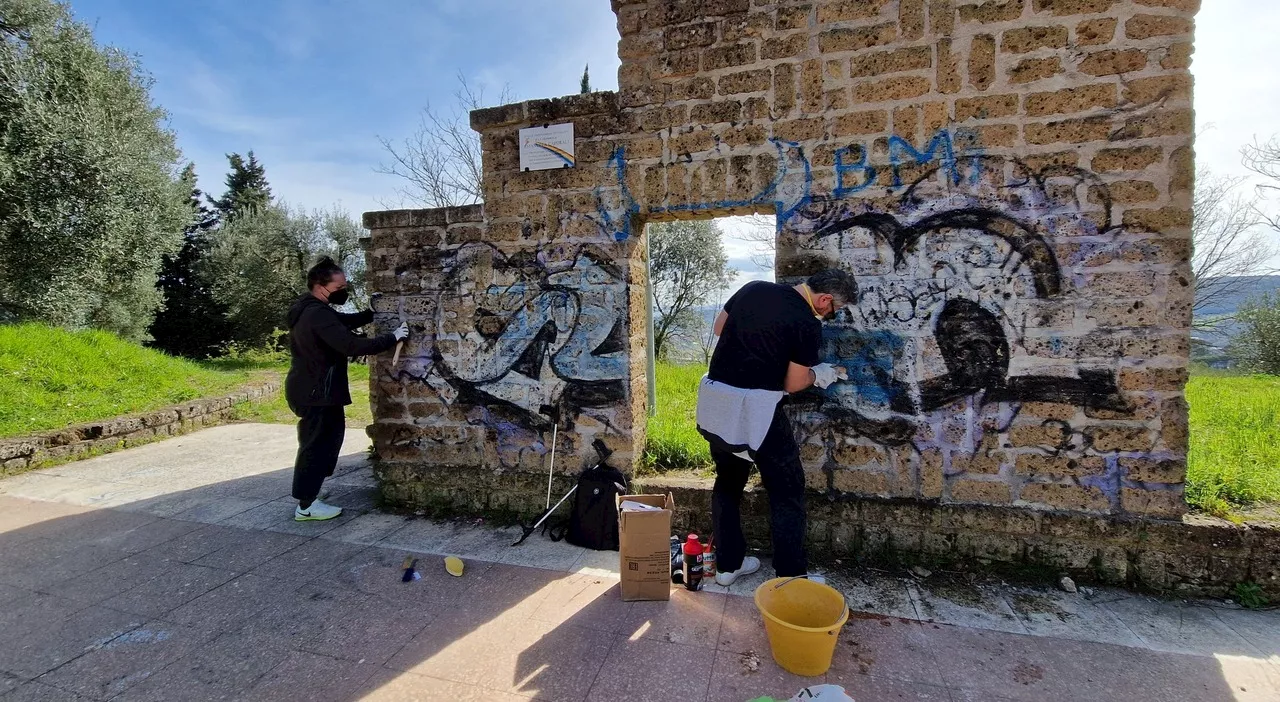 Perugia, cittadini in azione contro lo spray selvaggio: al parco di Montegrillo operazione decoro per riqualif