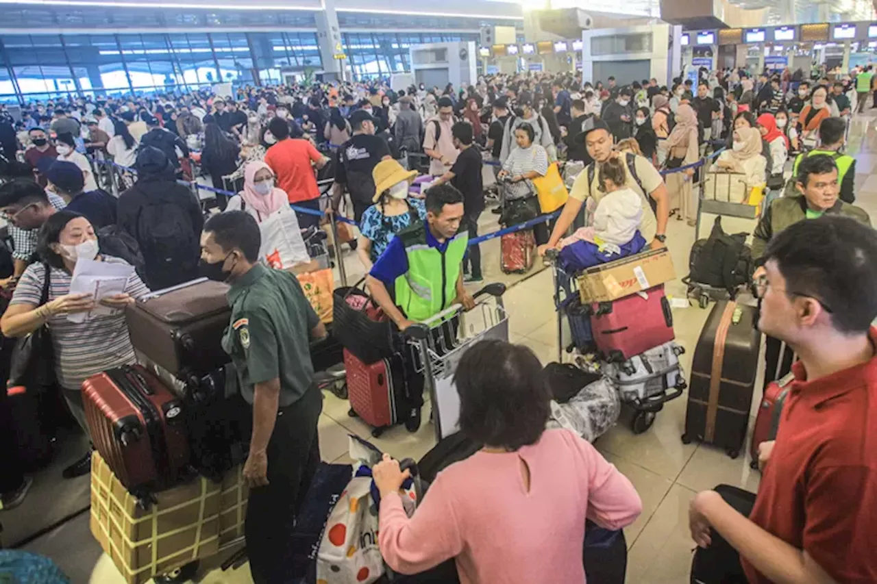 H-1 Lebaran, Bandara Internasional Soekarno-Hatta Masih Dipadati Ratusan Ribu Penumpang