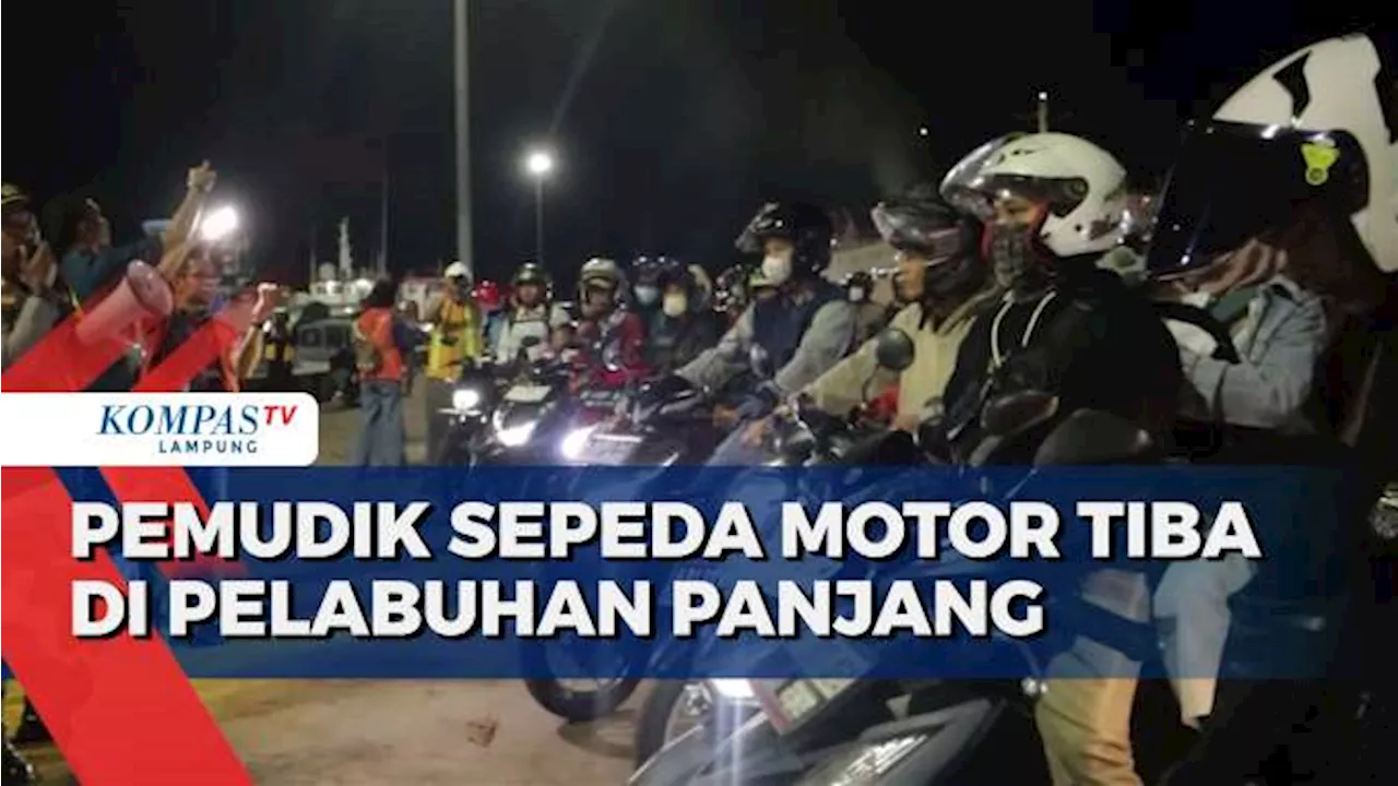 Pemudik Sepeda Motor Tiba di Pelabuhan Panjang