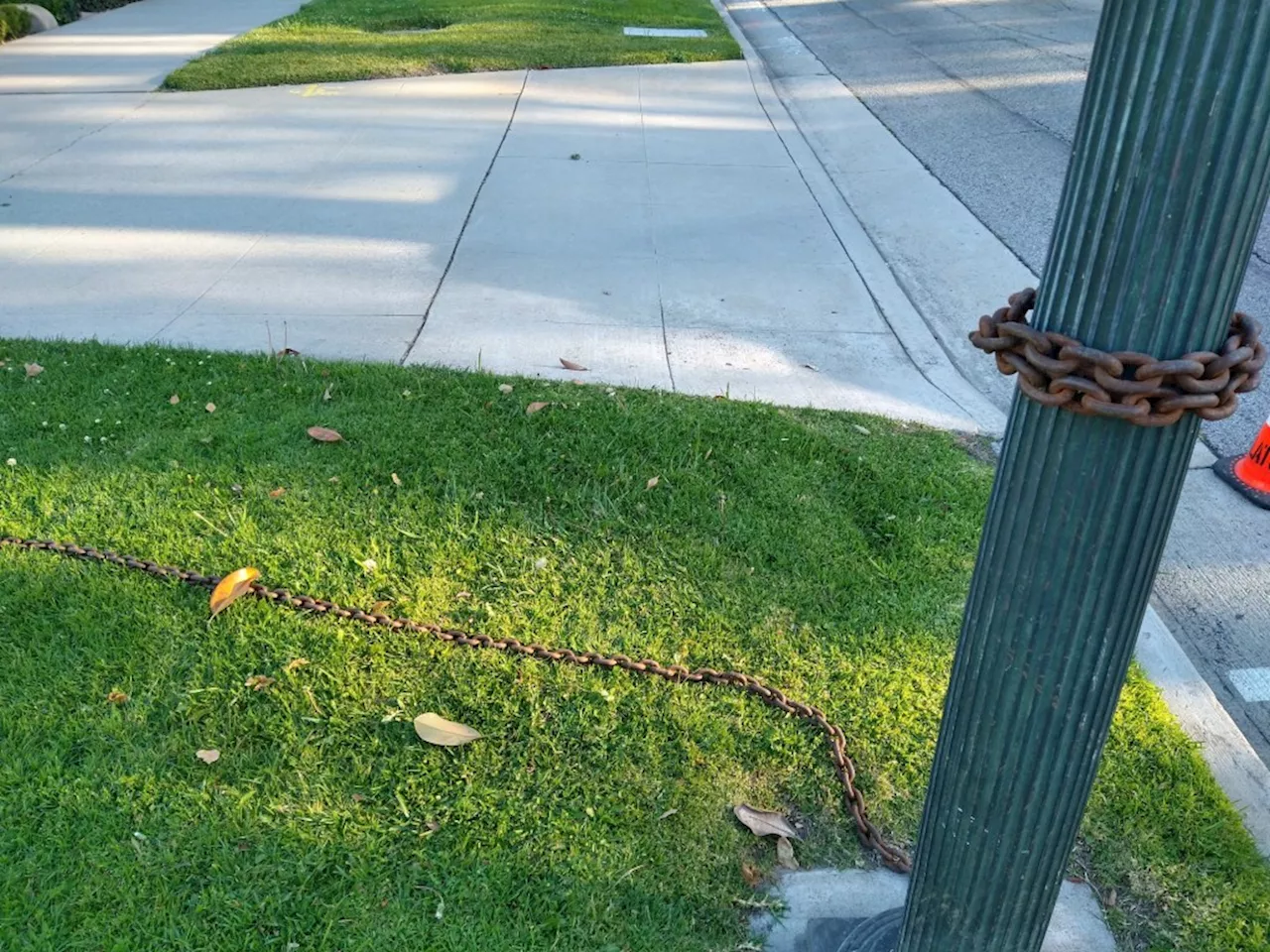 Thieves are ramming, stealing bronze light poles in Pasadena; city seeks public’s help