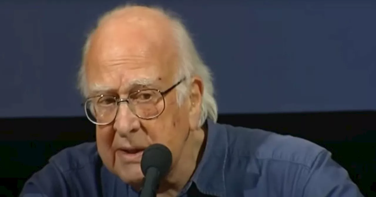 Morto Peter Higgs, il fisico che ha scoperto "la particella di Dio": aveva 96 anni