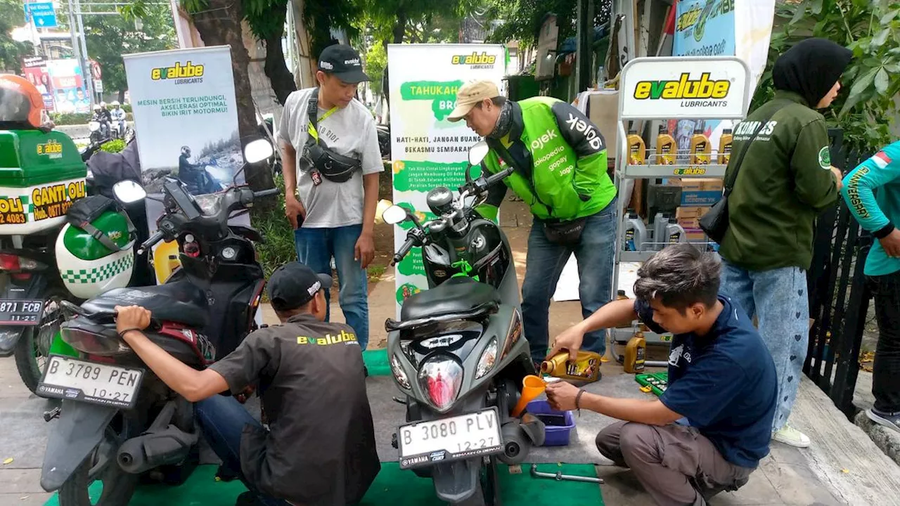 Evalube Berbagi Kasih ke Anak Yatim hingga Mekanik Bengkel