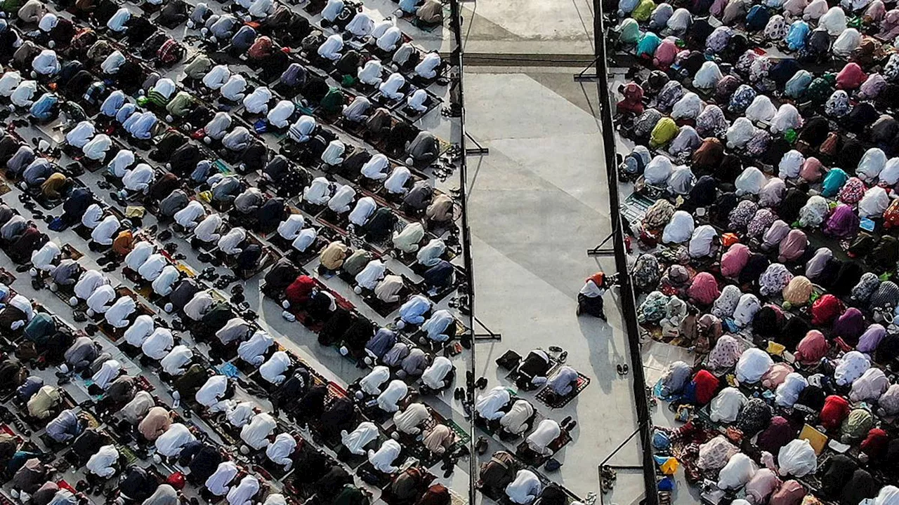 Tata Cara Sholat Idul Fitri, Lengkap dengan Bacaan Niat dan Artinya