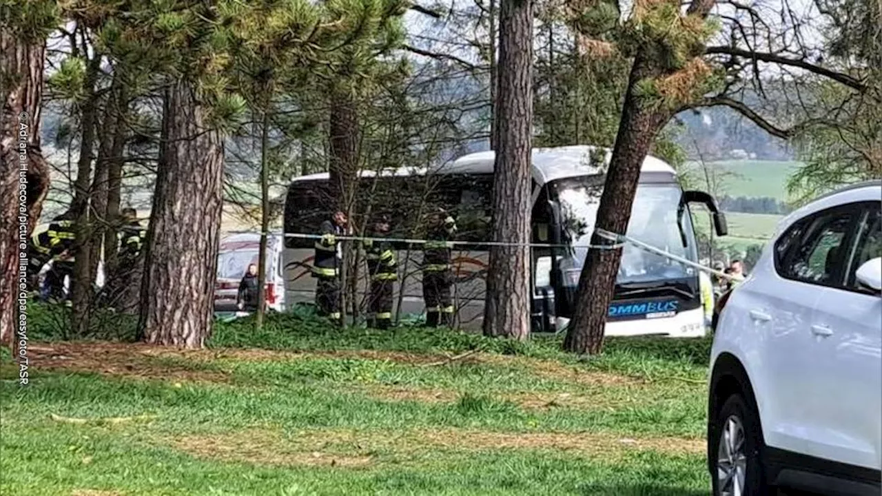 Busunglück in der Slowakei: Drei Teenagerinnen sterben, sieben verletzt