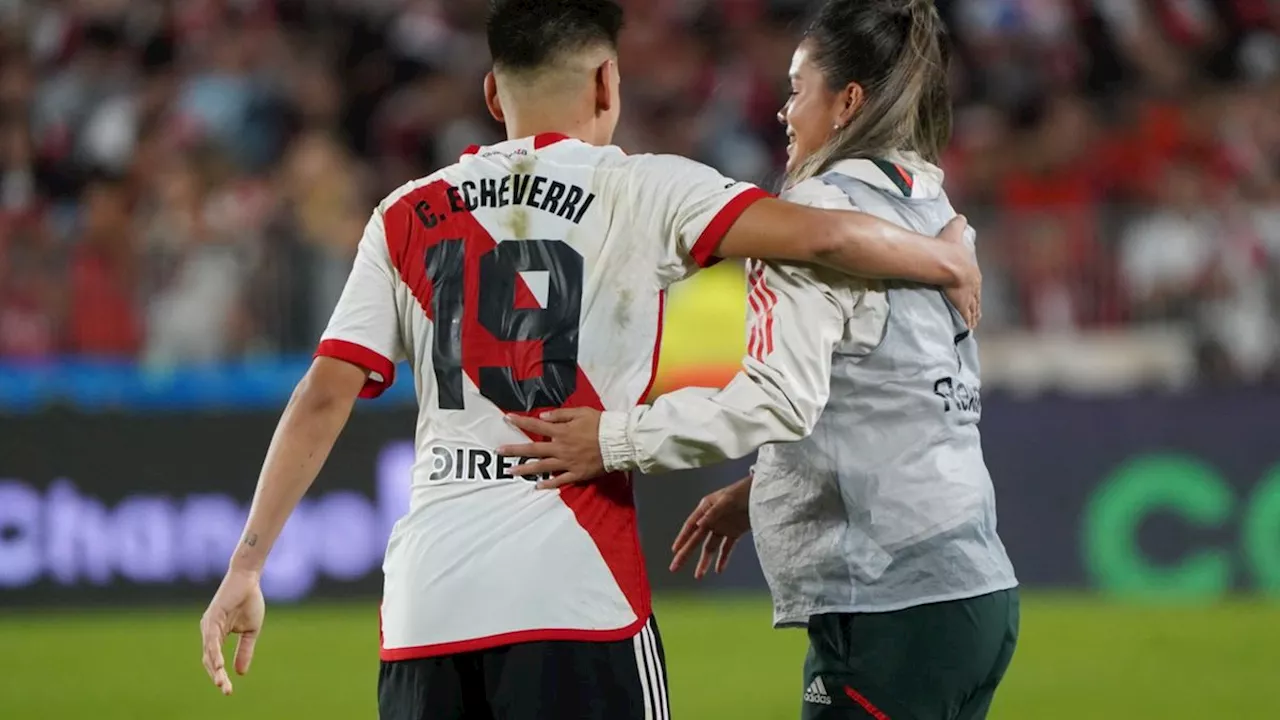 Diablito Echeverri coincidió en el Monumental con su novia alcanzapelotas