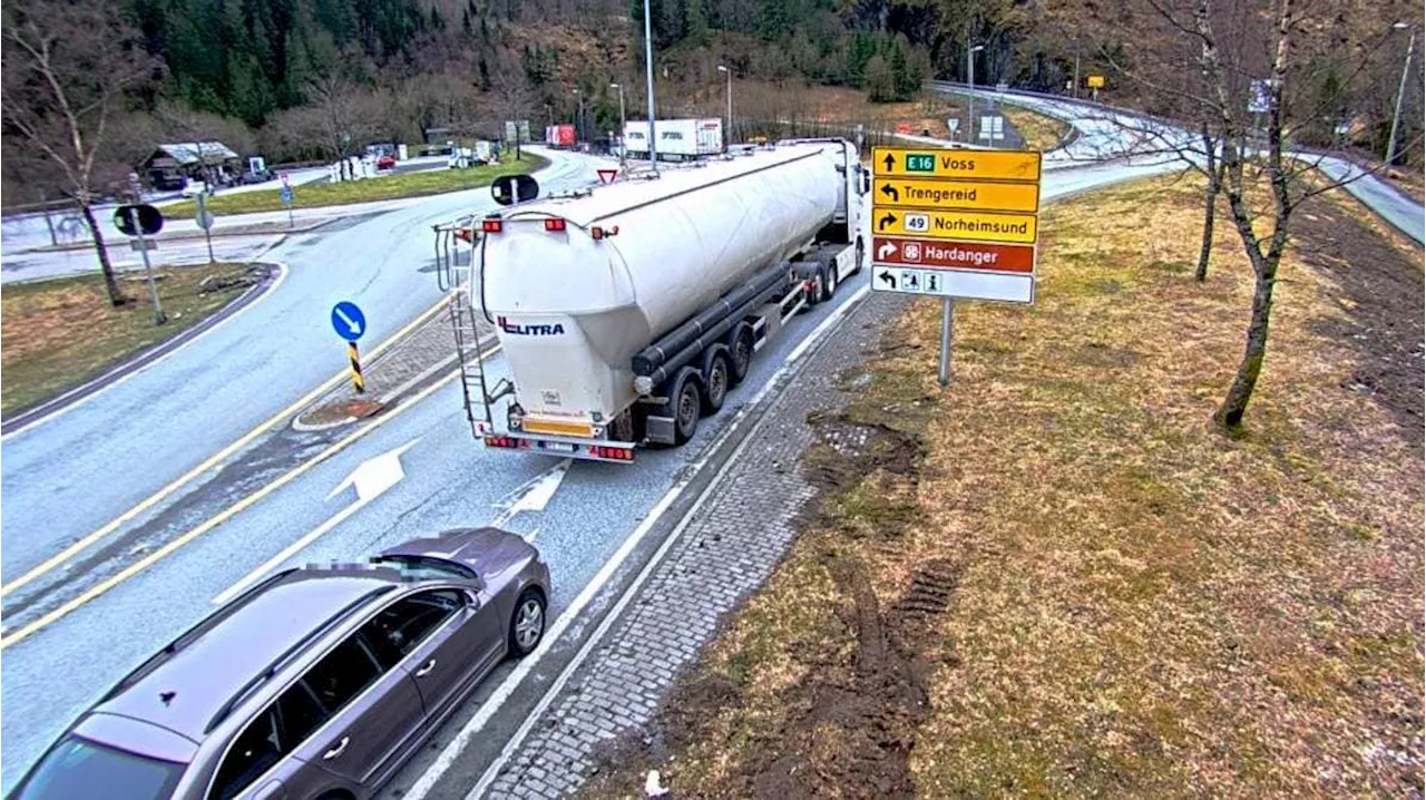 Tankbil involvert i ulukke i tunnel på E16