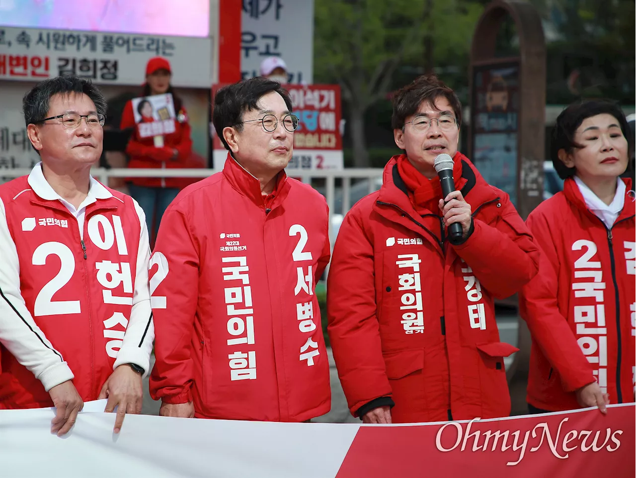 '국정안정'이냐 '정권심판'이냐... 부산 유권자 선택은