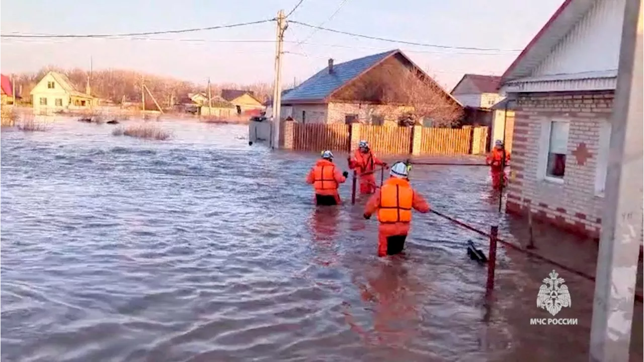 Thousands of people at risk as floods hit Russia’s south