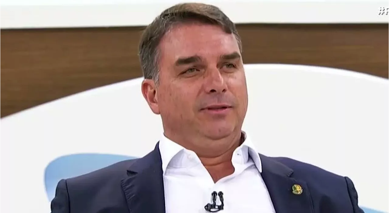 Em entrevista, Flavio Bolsonaro desdenha de golpe, critica TSE e não acredita em prisão de Jair