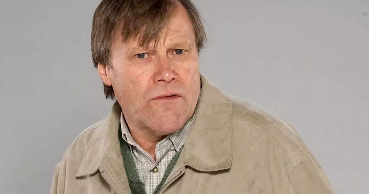 Roy Cropper star David Neilson's real life - Spanish home and rarely-seen wife