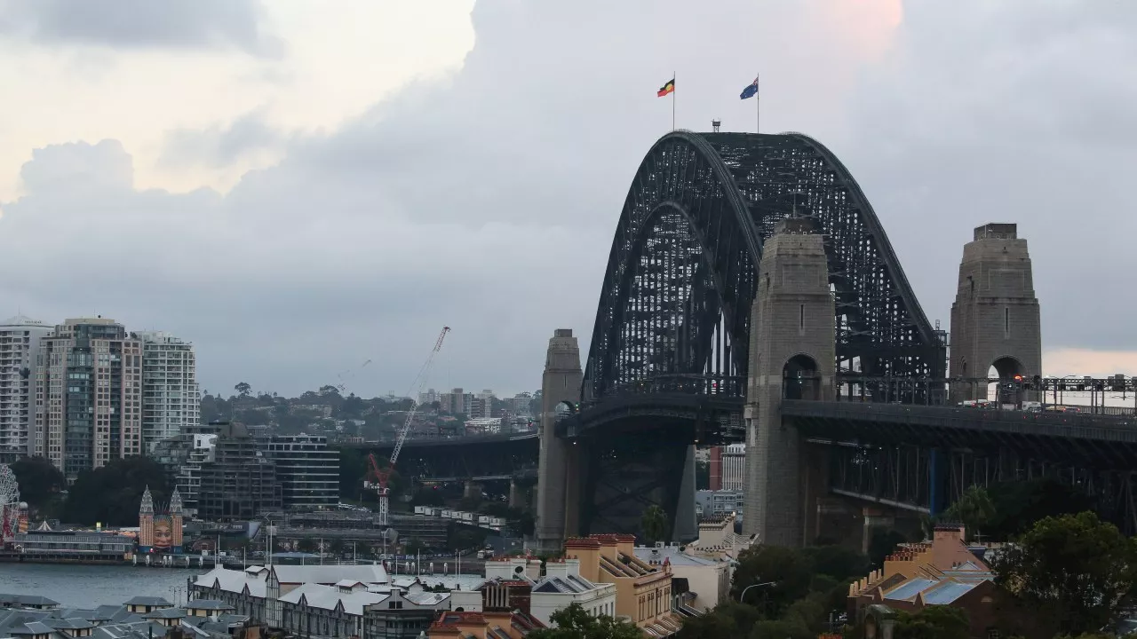 Sydneysiders shiver through coldest morning in six months