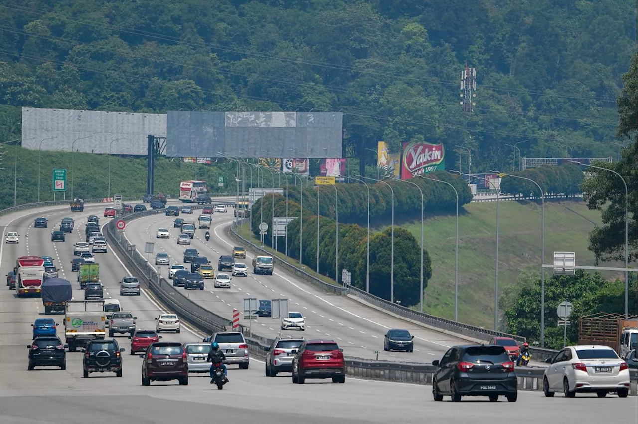 Smooth traffic on major highways this morning