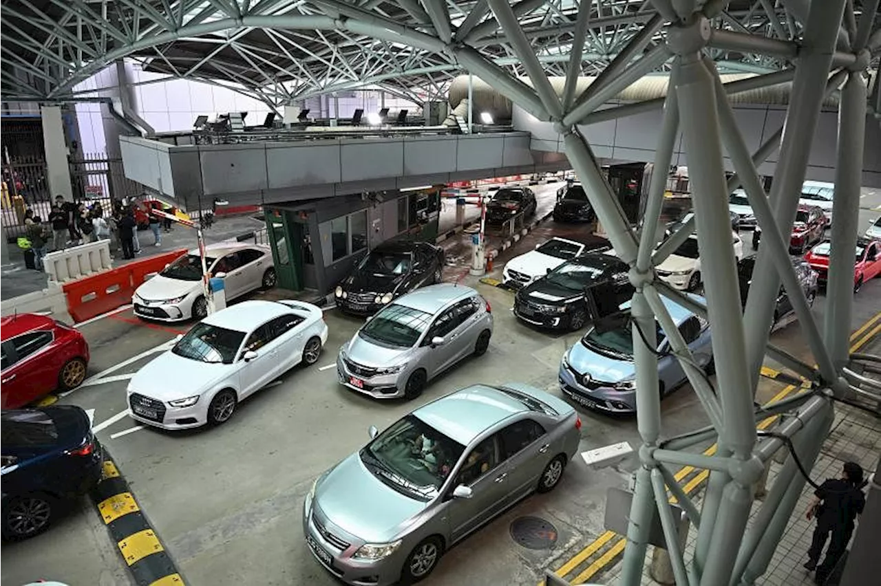 Frequent Travellers Hope for Swift Implementation of QR Code Immigration Clearance System at Malaysia-Singapore Border