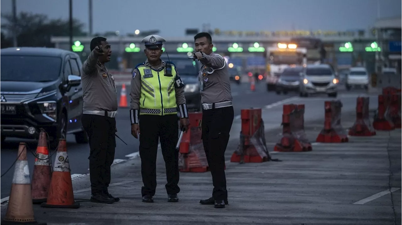 150 Ribu Lebih Kendaraan Pada Arus Balik, Polri Tetap Terapkan Contraflow di Tol Jakarta Cikampek