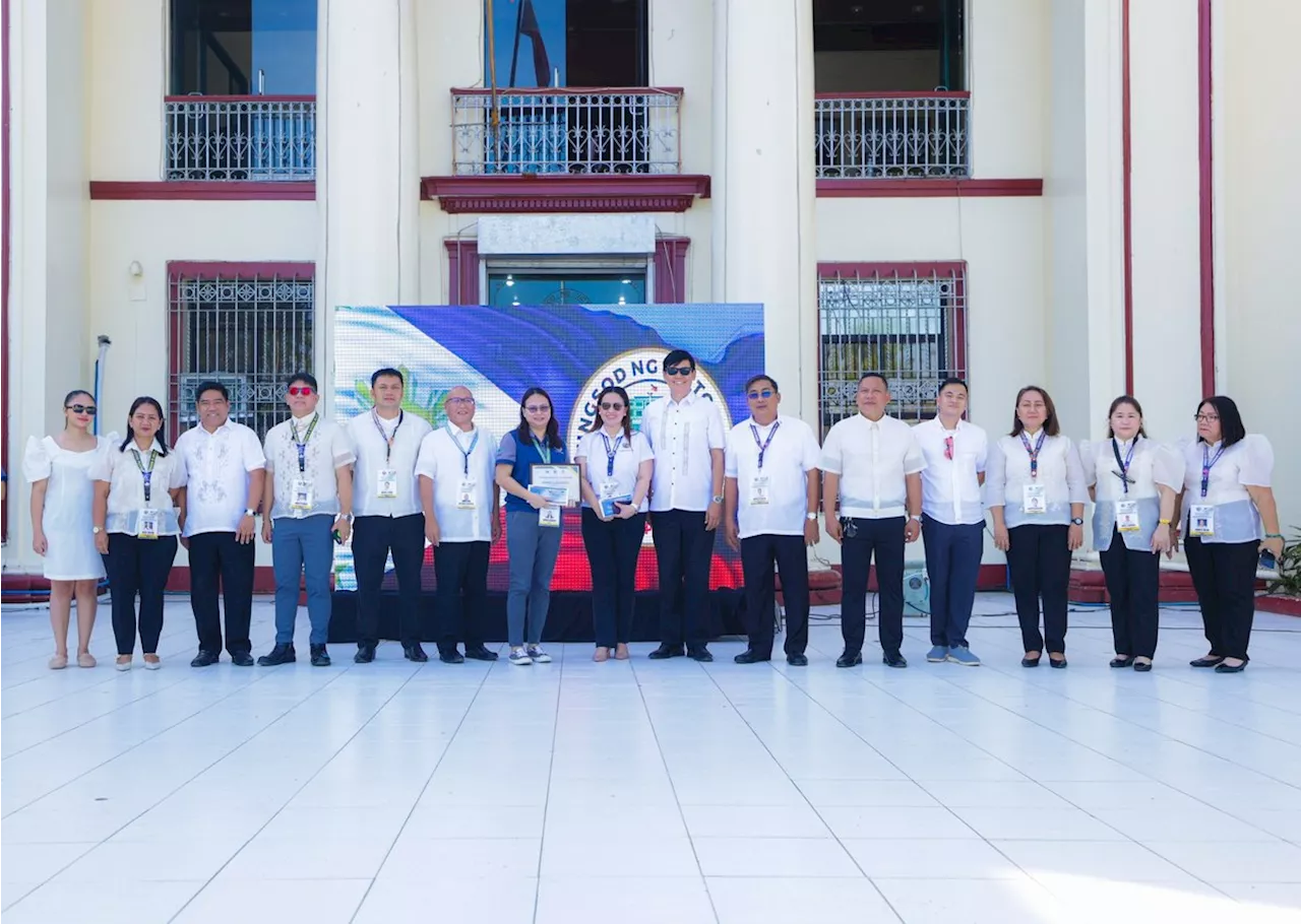 Victorias LGU recognizes best employees for February