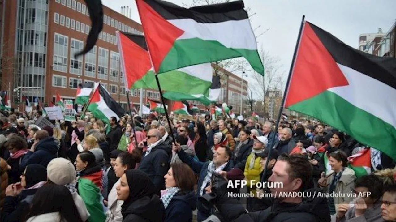 Demonstrasi Pro-Palestina di Pembukaan Museum Holocaust di Amsterdam