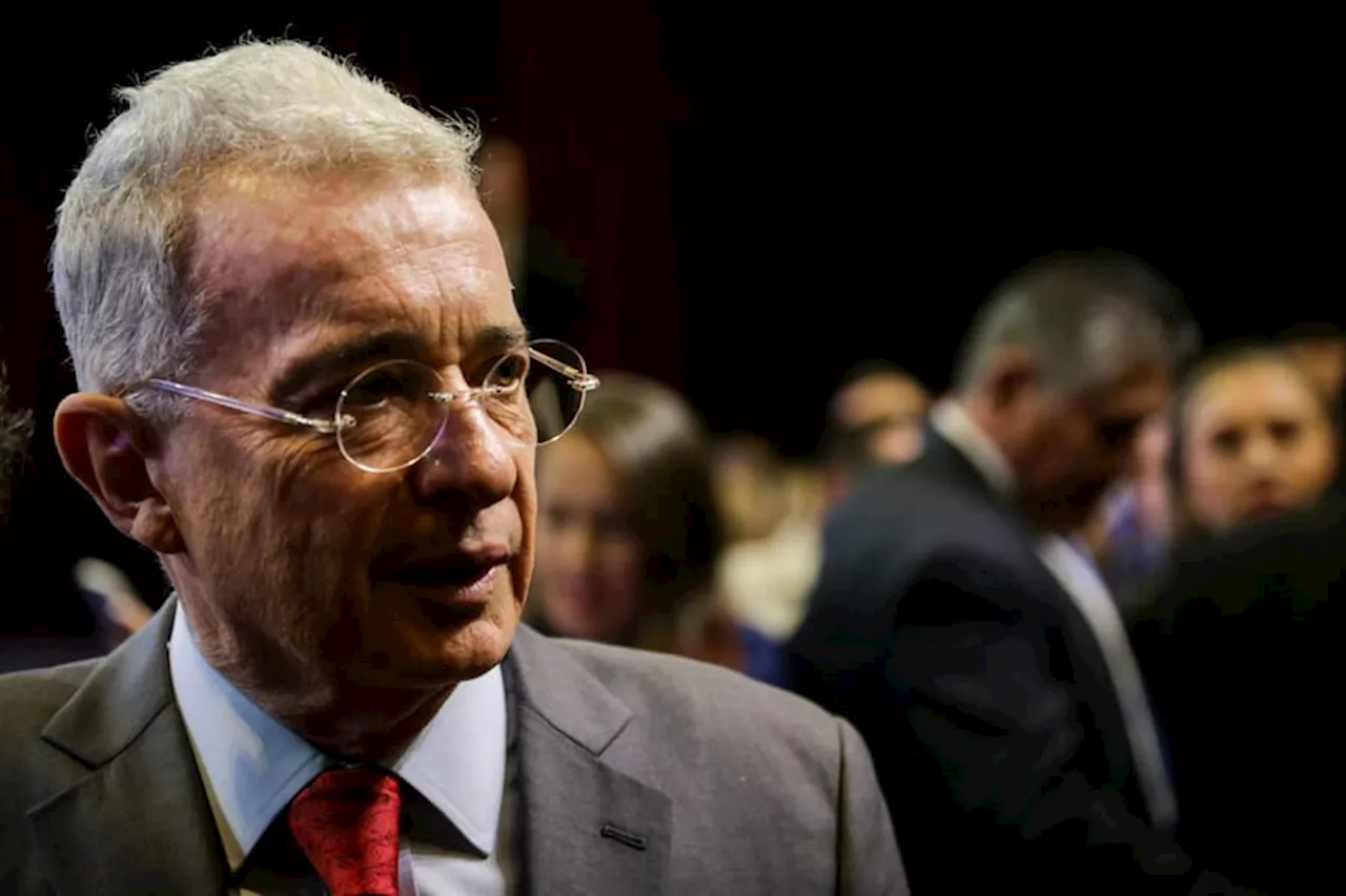 La Fiscalía acusa al expresidente Álvaro Uribe Vélez de soborno y fraude procesal