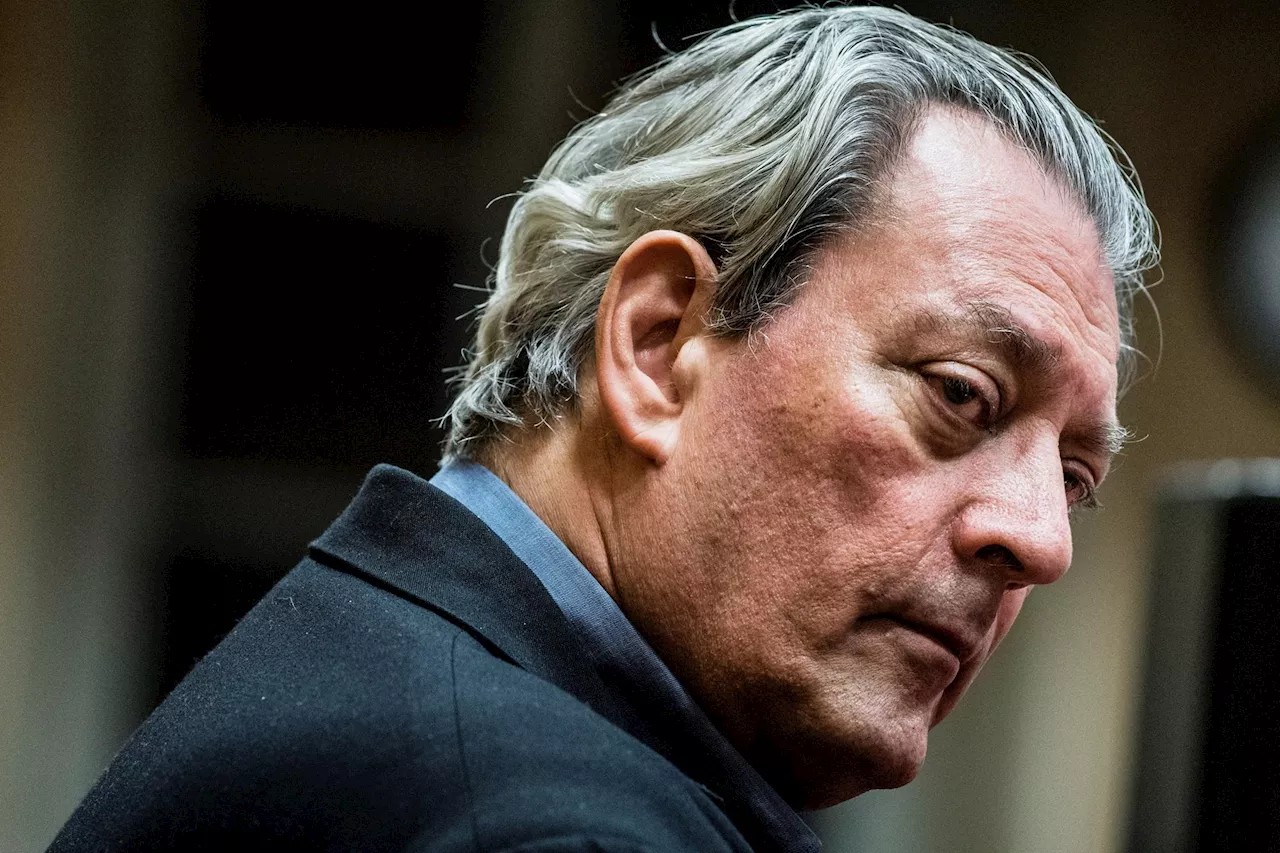 Addio a Paul Auster, lo scrittore americano è morto a 77 anni