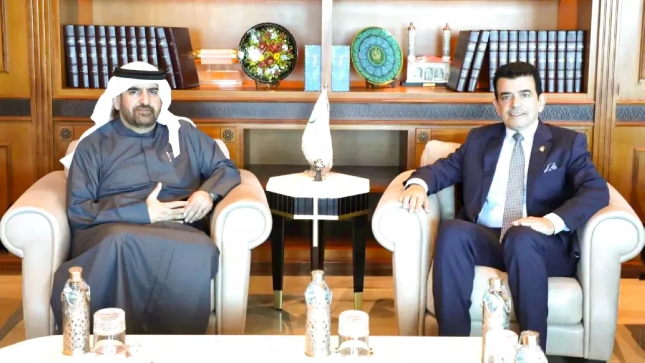 وفد من مؤسسة محمد بن راشد للمعرفة يزور مقر «إيسيسكو»