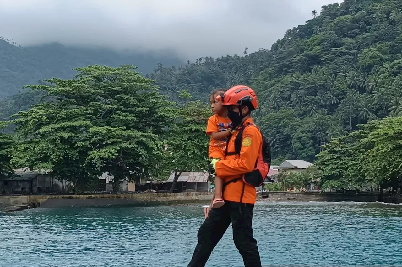 KN SAR Bima Sena evakuasi 109 korban erupsi Gunung Ruang