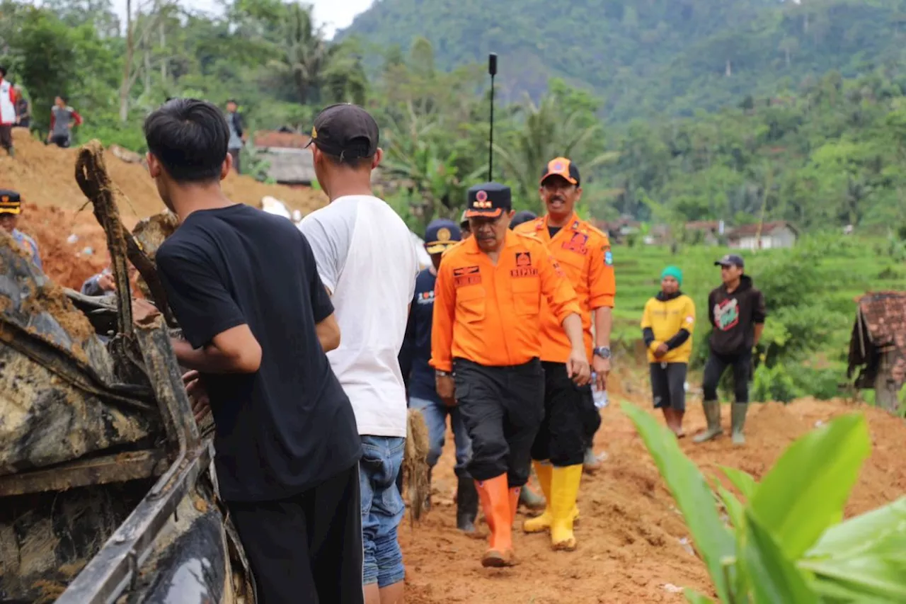 Pemkab Garut salurkan bantuan untuk korban longsor dan tanah bergerak