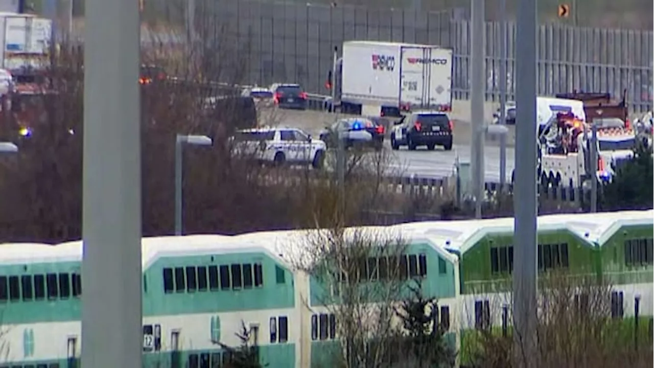'Someone's going to get hurt,' says OPP officer minutes before fatal 401 crash