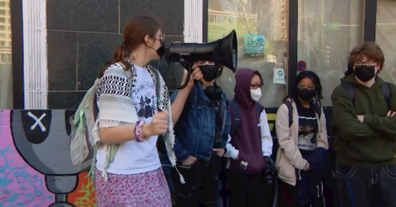 Chicago students hold sit-in to support pro-Palestinian protests