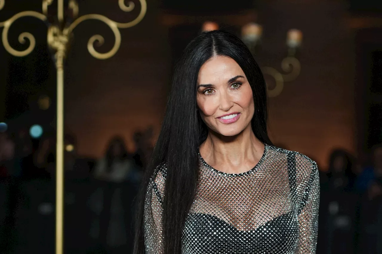 Demi Moore : à 61 ans, l’actrice fait le show en bikini léopard avec ses filles