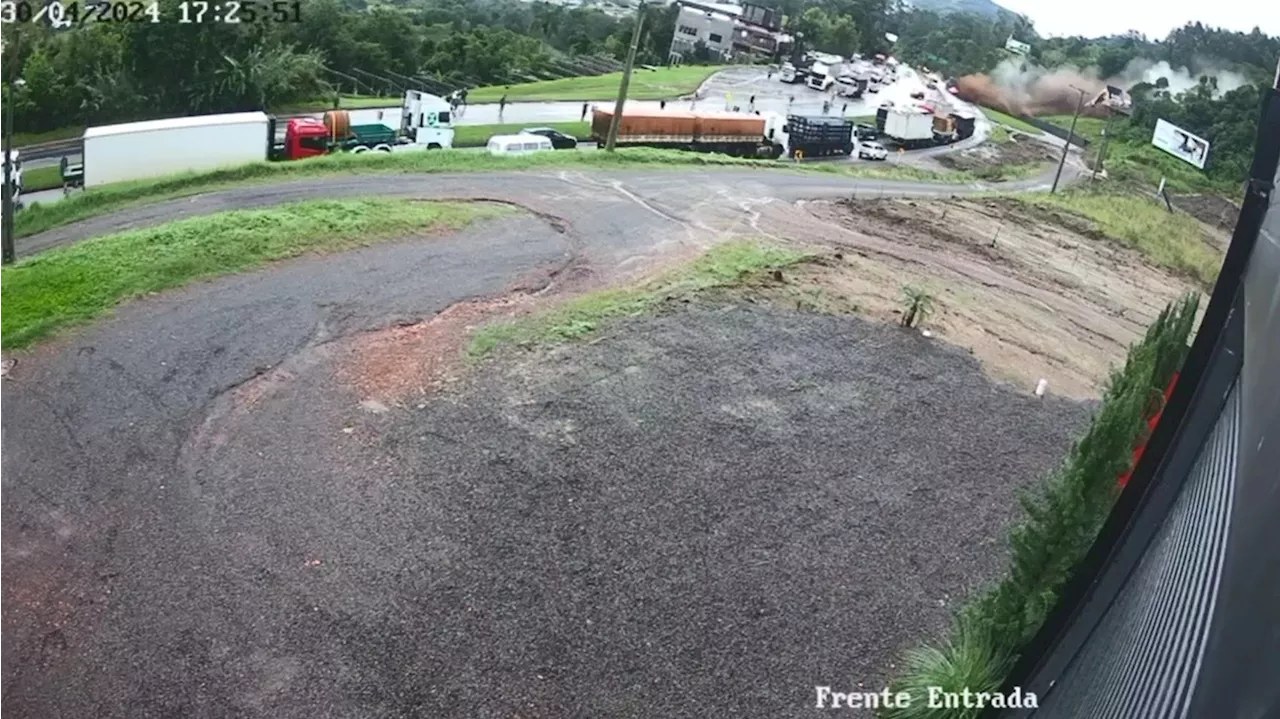 Vídeos: grande deslizamento de terra atinge rodovia no RS; dois ficam desaparecidos