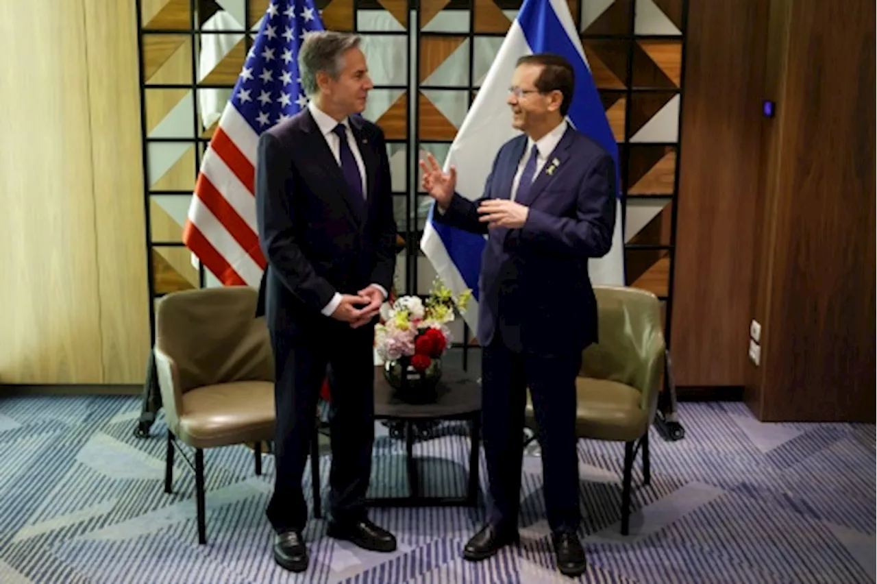 A Tel-Aviv, Blinken se dit déterminé à obtenir 'maintenant' un accord Israël-Hamas
