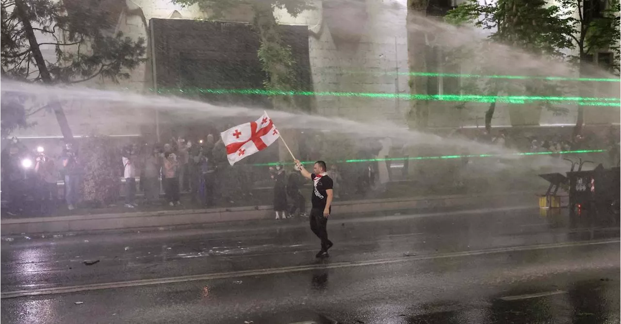 Polizei setzt in Georgien Tränengas gegen Demonstranten ein