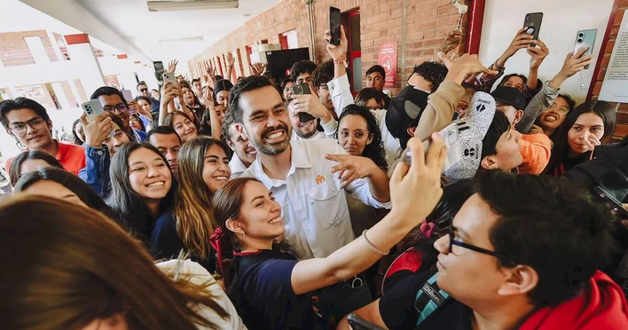 Máynez propone poner paneles solares en todas las escuelas y hospitales