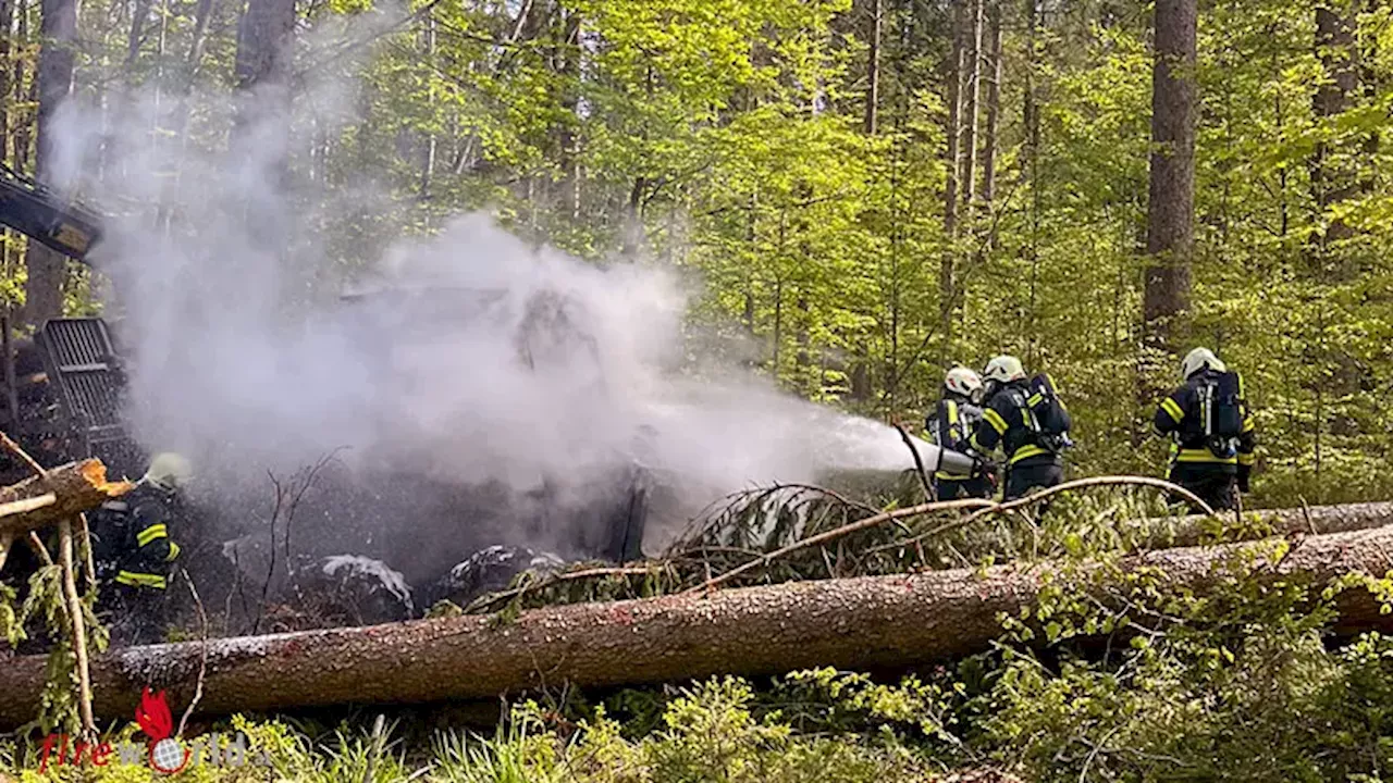 Oö: Brennender Forwarder → Feuerwehren wenden Waldbrand ab → fehlendes Handynetz verhindert Notruf