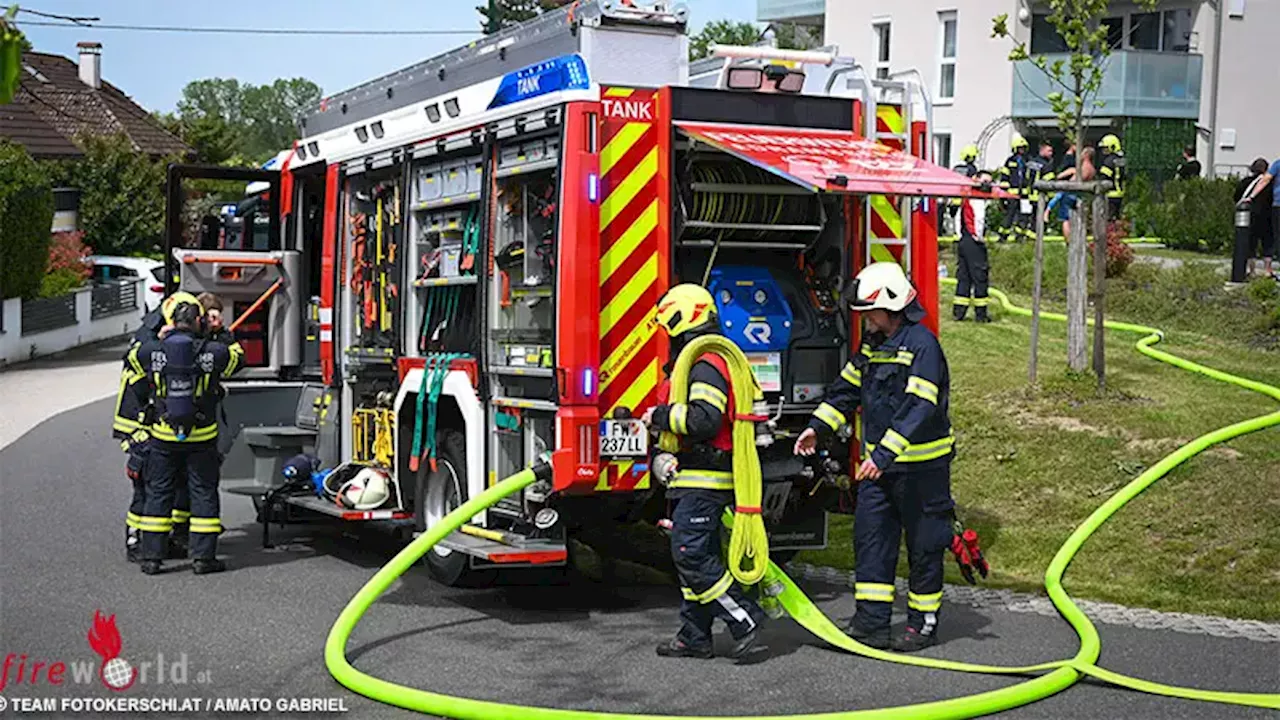 Oö: Feuer am Balkon eines Mehrfamilien-Wohnhauses in Schönering (Wilhering) → Fw-Mann unter Ersthelfern