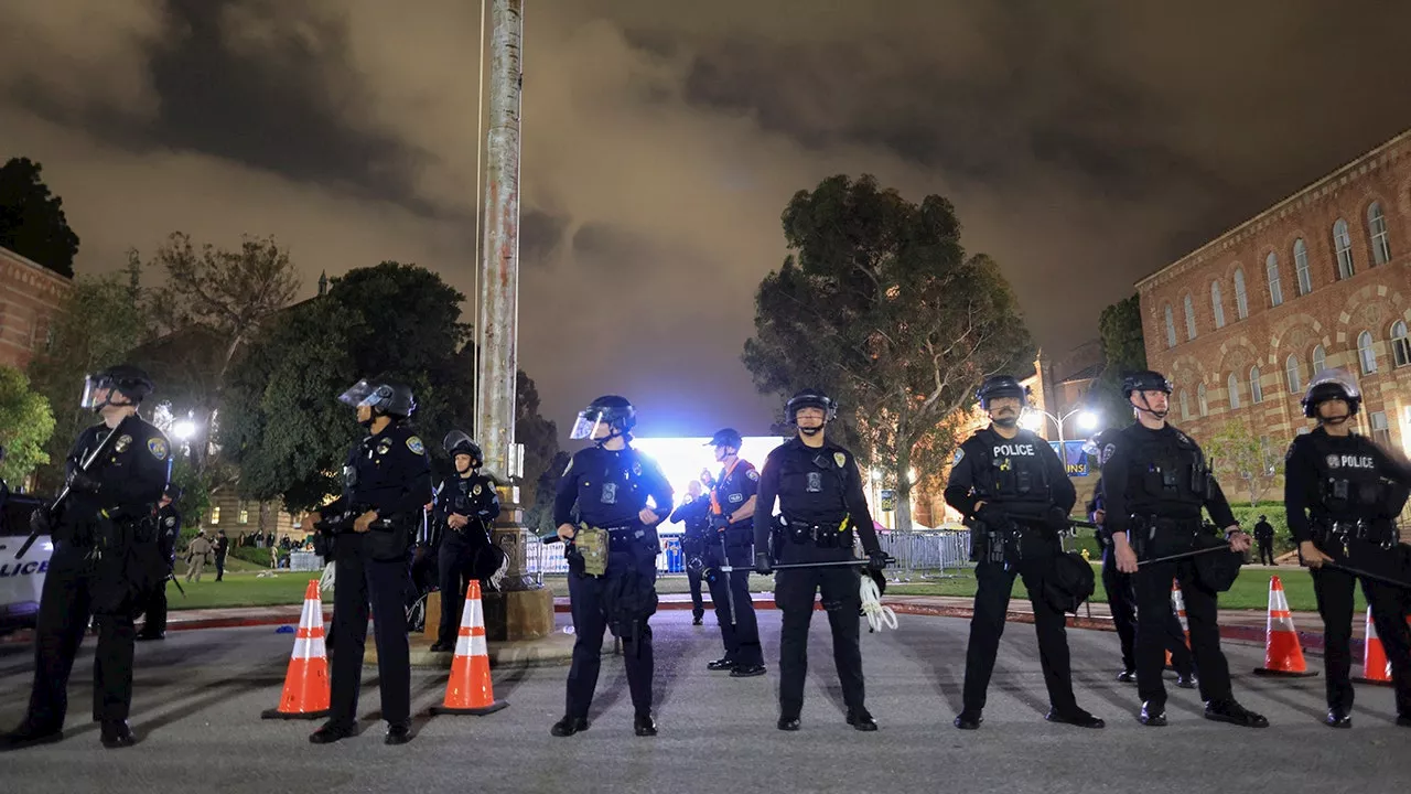 UCLA falls to anarchy after counterprotesters confront anti-Israeli encampment: 'Horrific acts of violence'