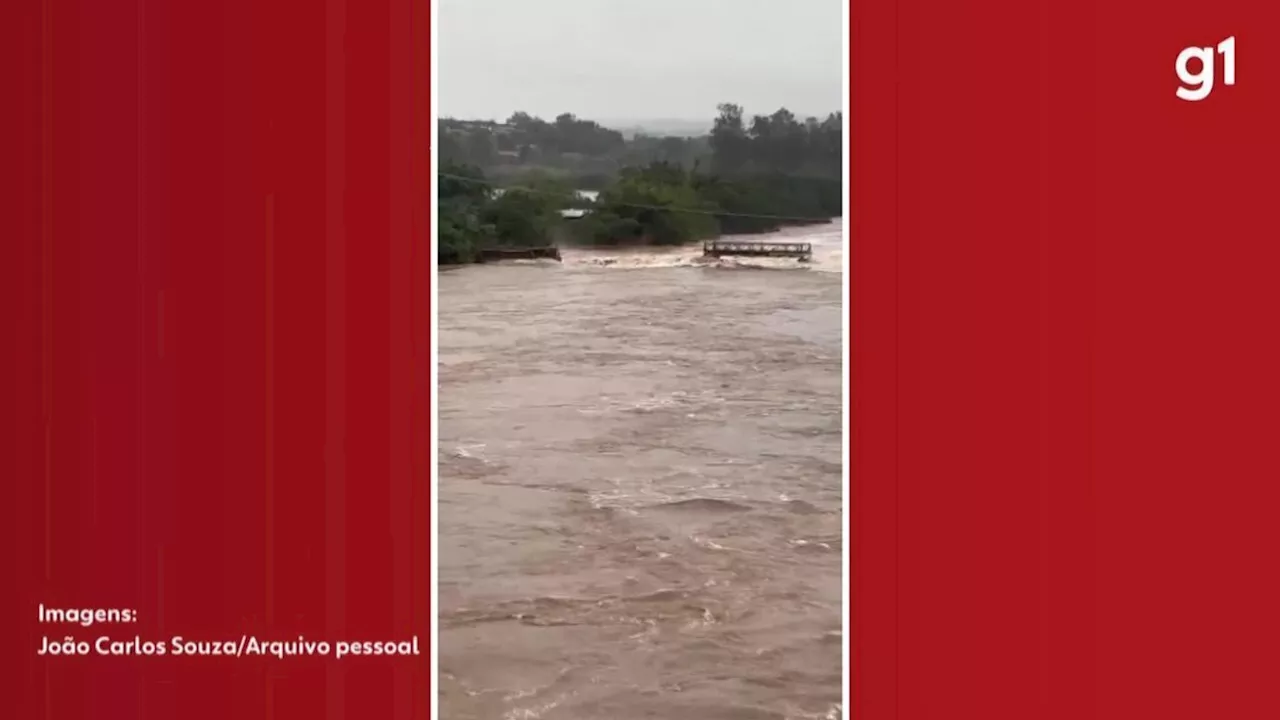 VÍDEO: ponte sobre rio é arrastada pela água e desaparece durante enchente em Rio Pardo