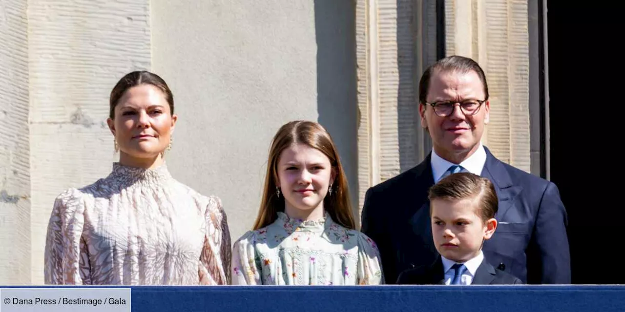 – Victoria de Suède, Daniel et leurs enfants au balcon pour célébrer le roi Carl XVI Gustaf