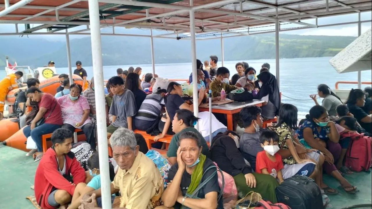 Bandara Manado Masih Lumpuh, Warga di Sekitar Gunung Ruang Dievakuasi