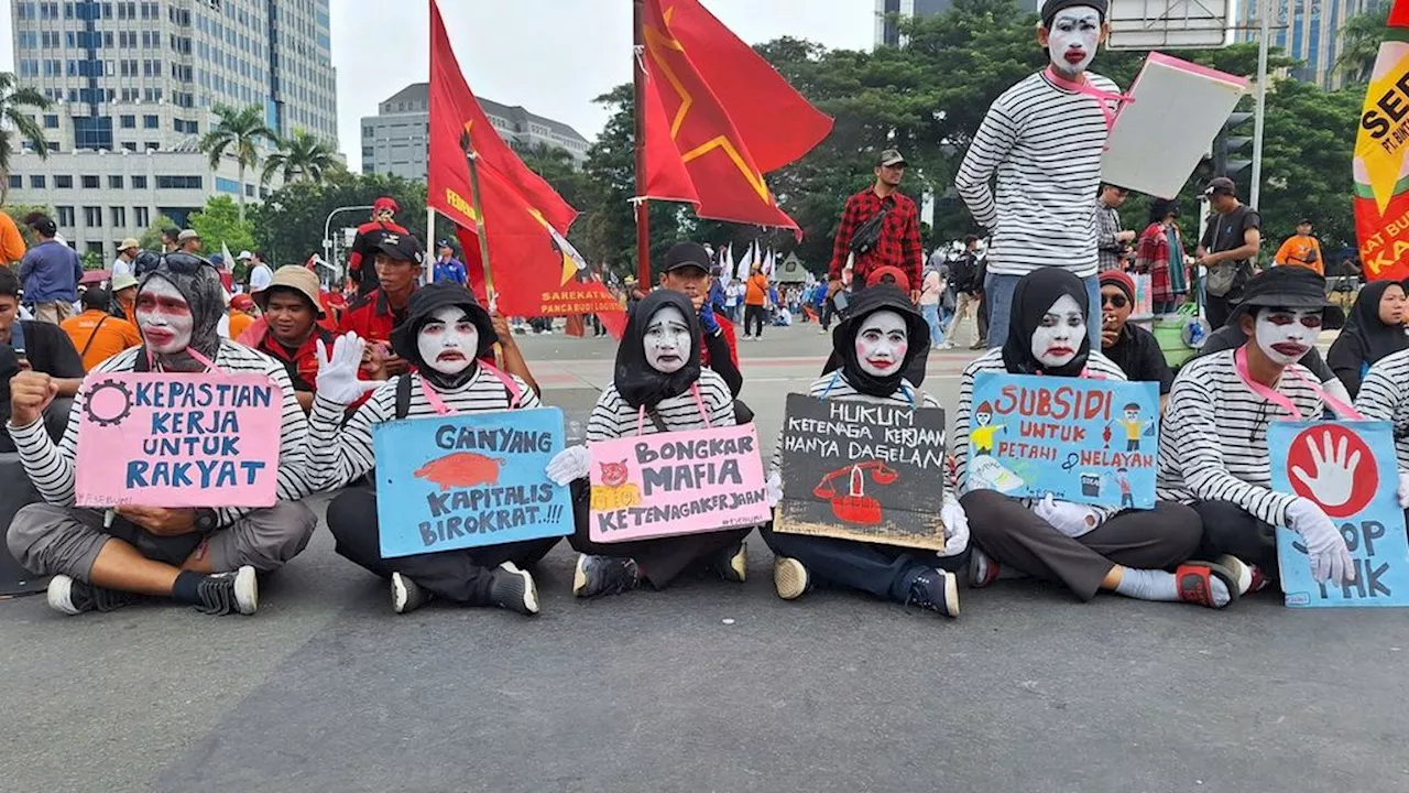 Prabowo Prays for Workers' Welfare, TKN Prepares Competency Improvement Program