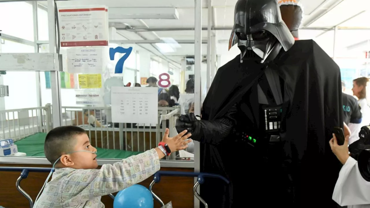 Caravana galáctica sorprende a los niños en el Hospital Pediátrico Coyoacán