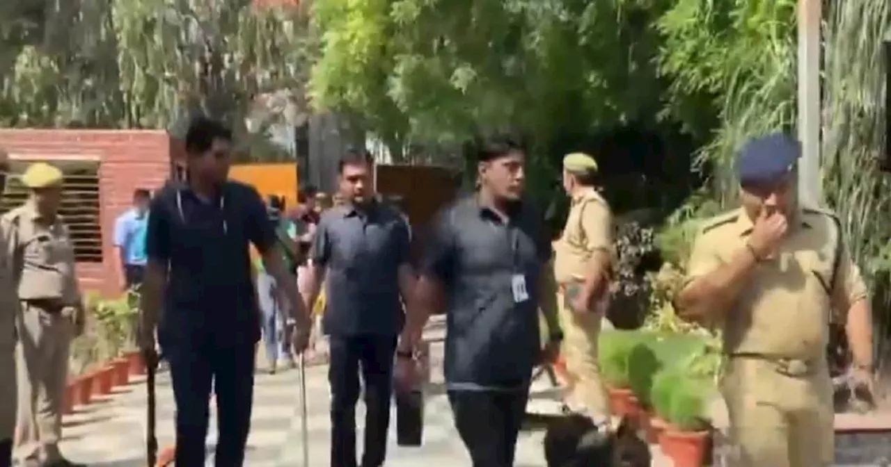 Delhi School Bomb Threat LIVE: दिल्‍ली NCR के 60 स्‍कूलों में बम की सूचना से खलबली, राष्‍ट्रीय राजधानी में ...