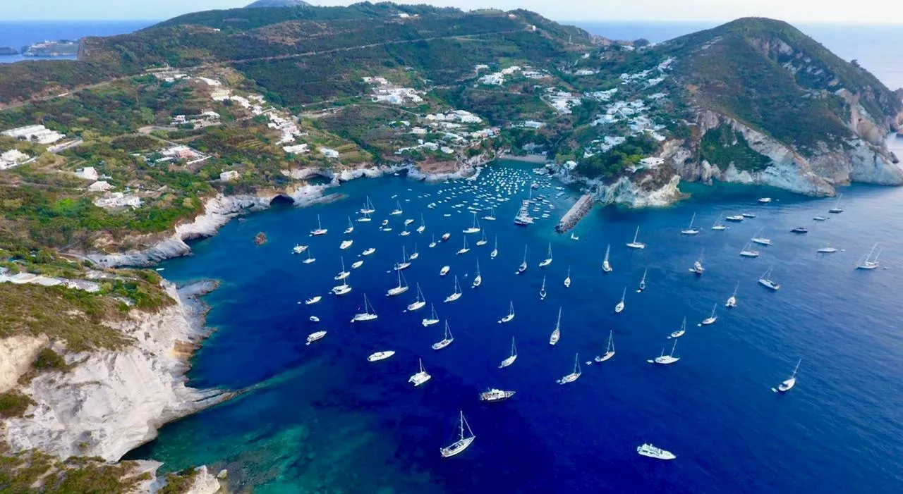 Ponza, arriva la tassa per ormeggiare la barca: ecco come funziona (e cosa cambia)