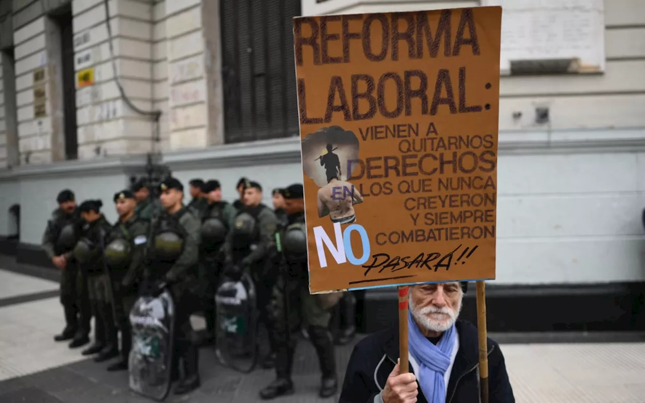 Milhares marcham na Argentina por Dia do Trabalhador e contra reforma trabalhista de Milei