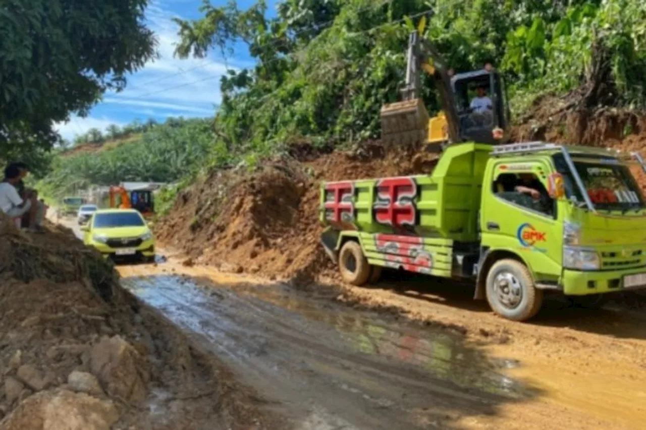 BPBD Sulbar: Longsor Tutup Jalan Trans Sulawesi di Mamuju Tengah