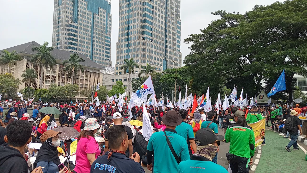 Peringati Hari Buruh, 50 Ribu Massa Padati Kawasan Patung Kuda