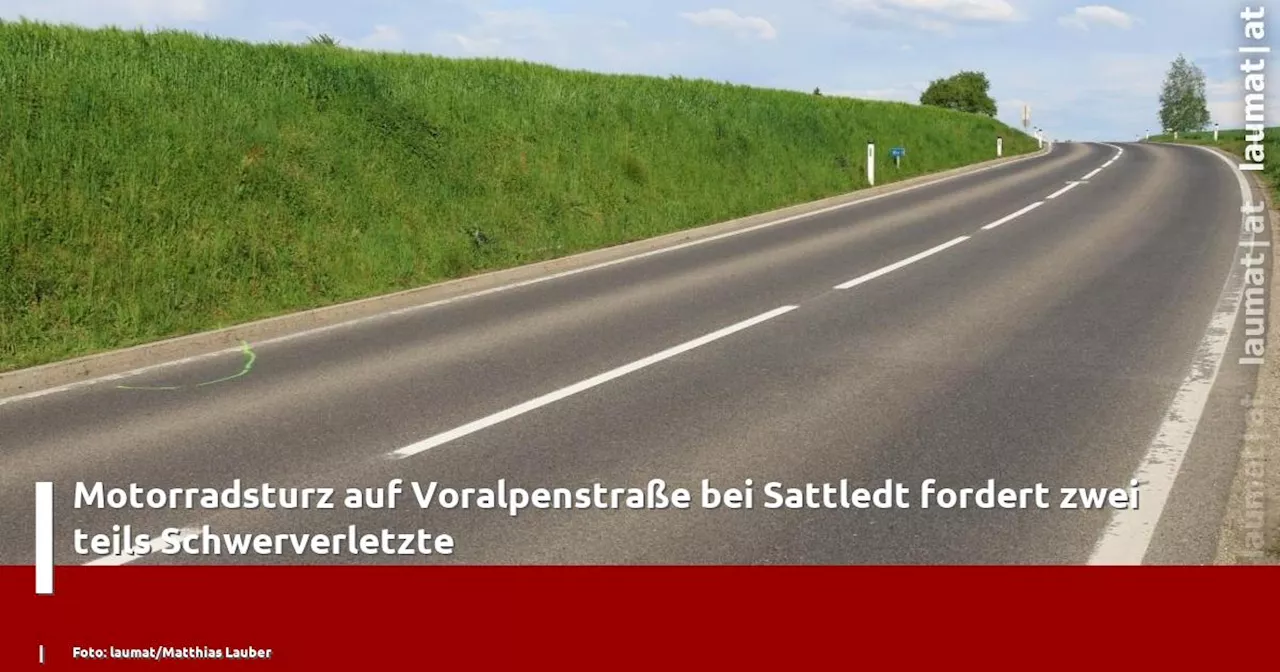 Motorradsturz auf Voralpenstraße bei Sattledt fordert zwei teils Schwerverletzte