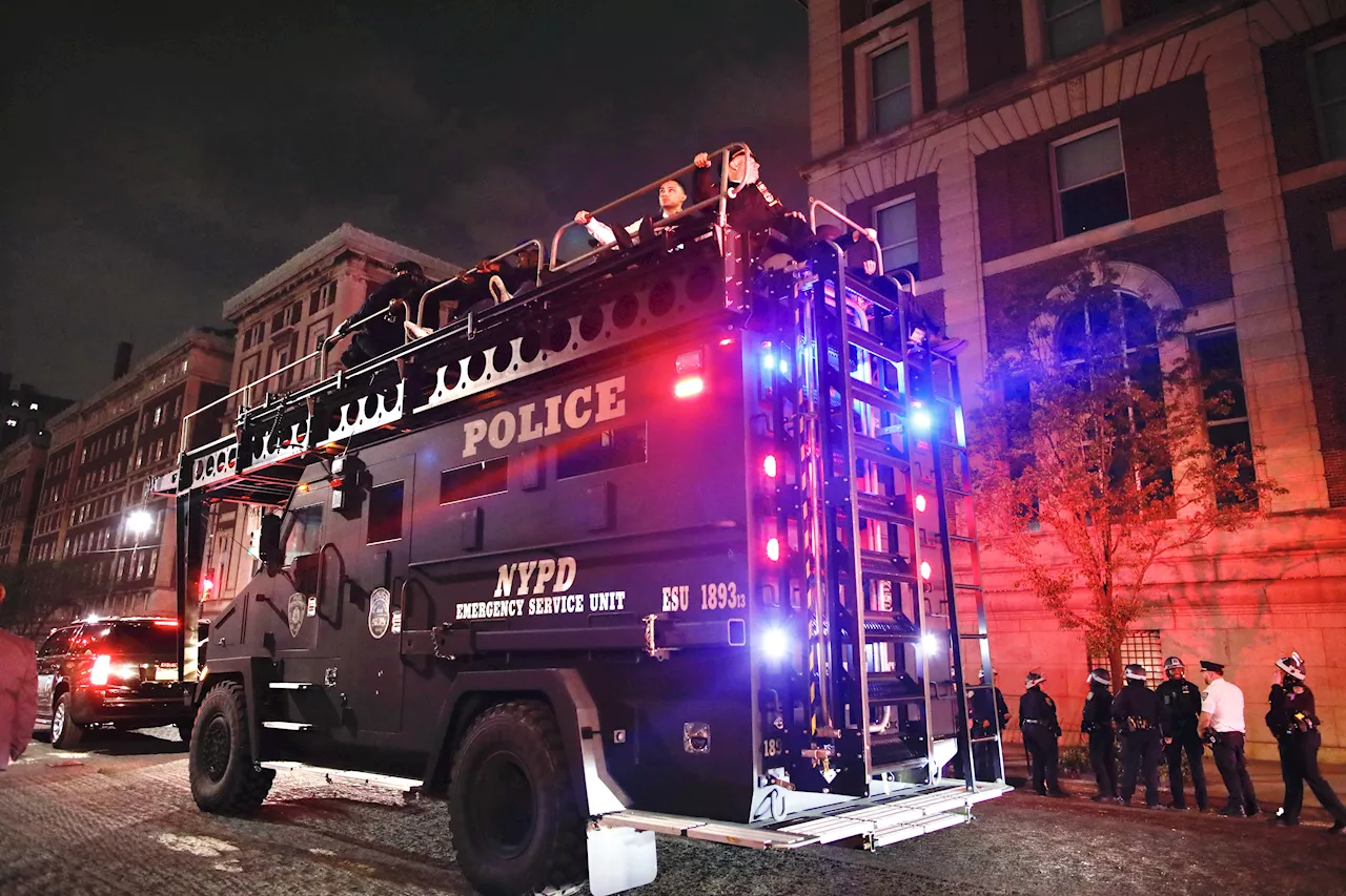 Police in riot gear enter Columbia University campus to clear out Pro-Palestinian protesters