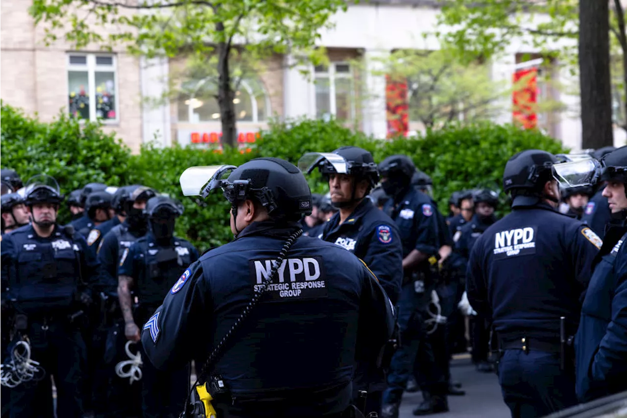 Police in riot gear enter Columbia University to clear out Pro-Palestinian protesters