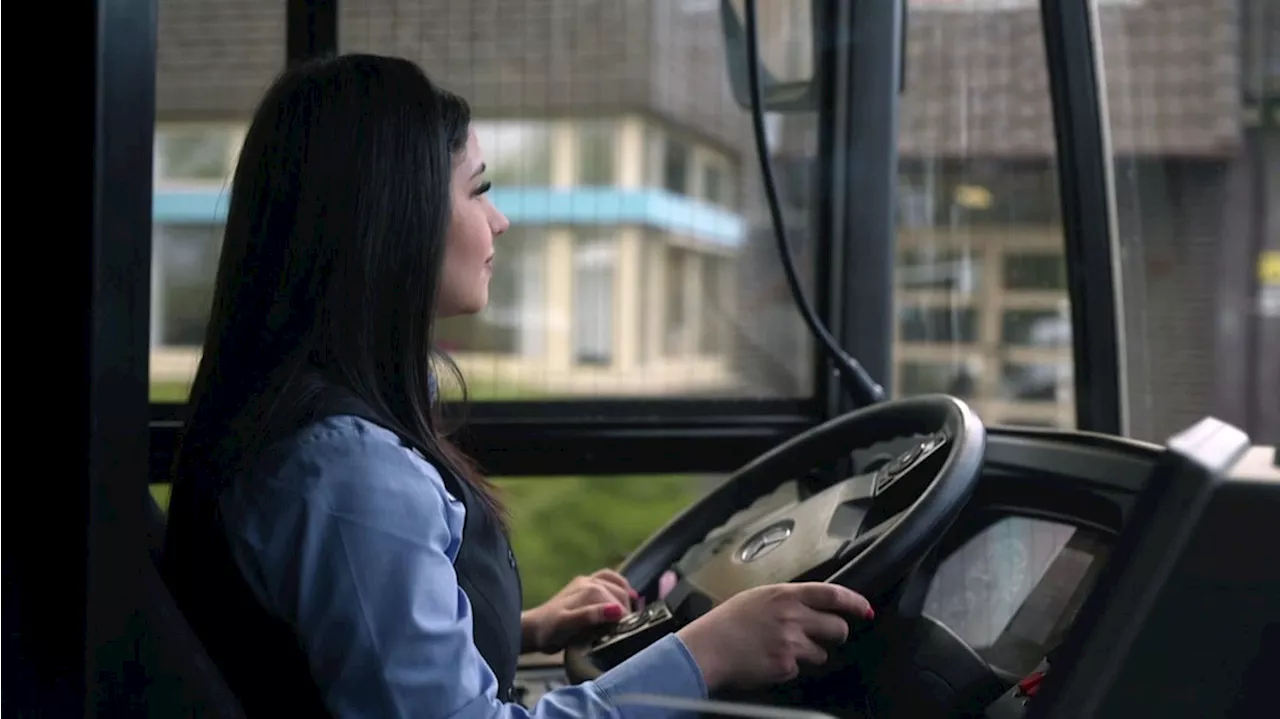 Bedrohungen und Beschimpfungen: Herausforderungen einer Busfahrerin